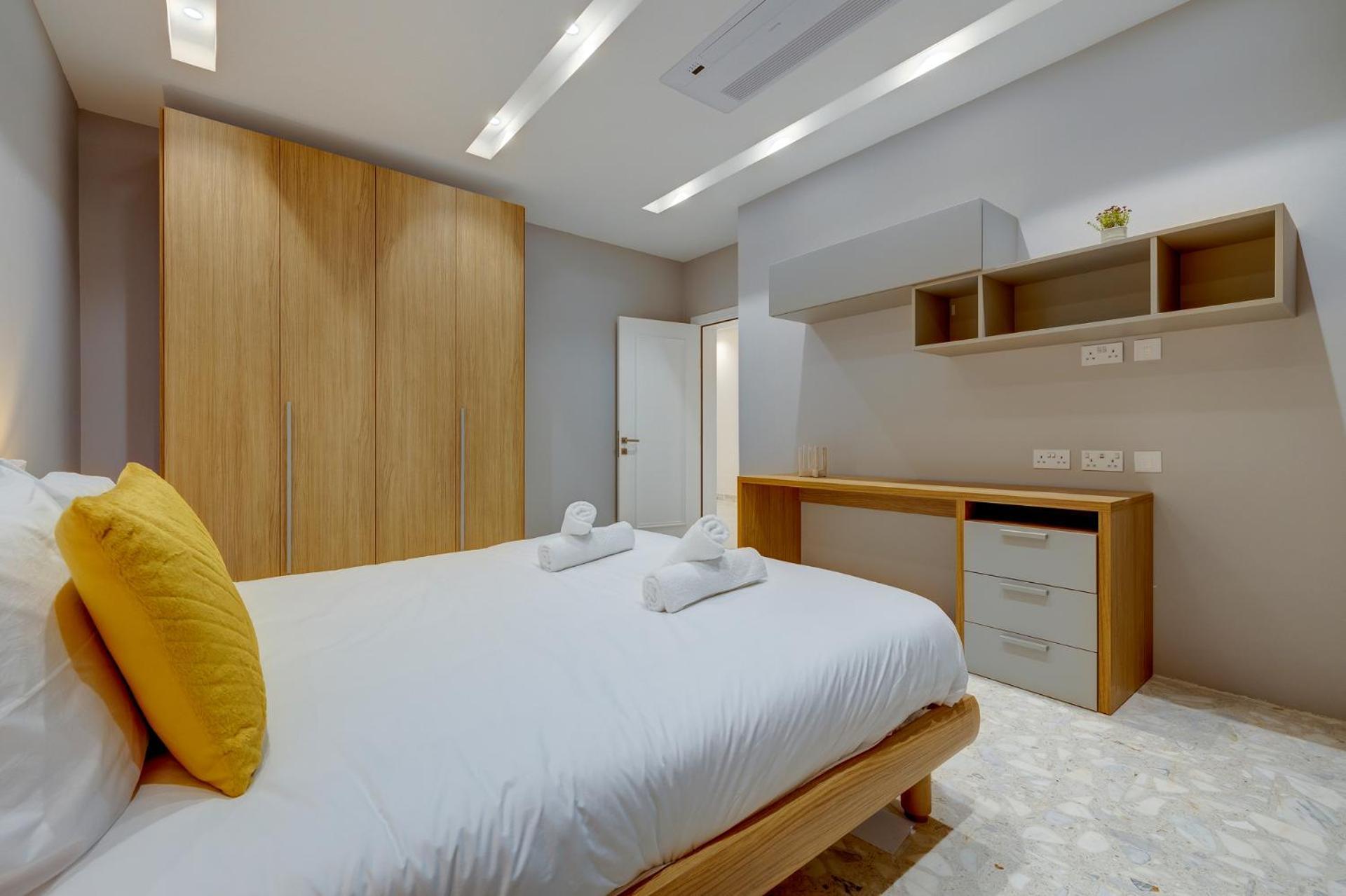Premier Seafront Living: Ultra-luxury In Apartment *