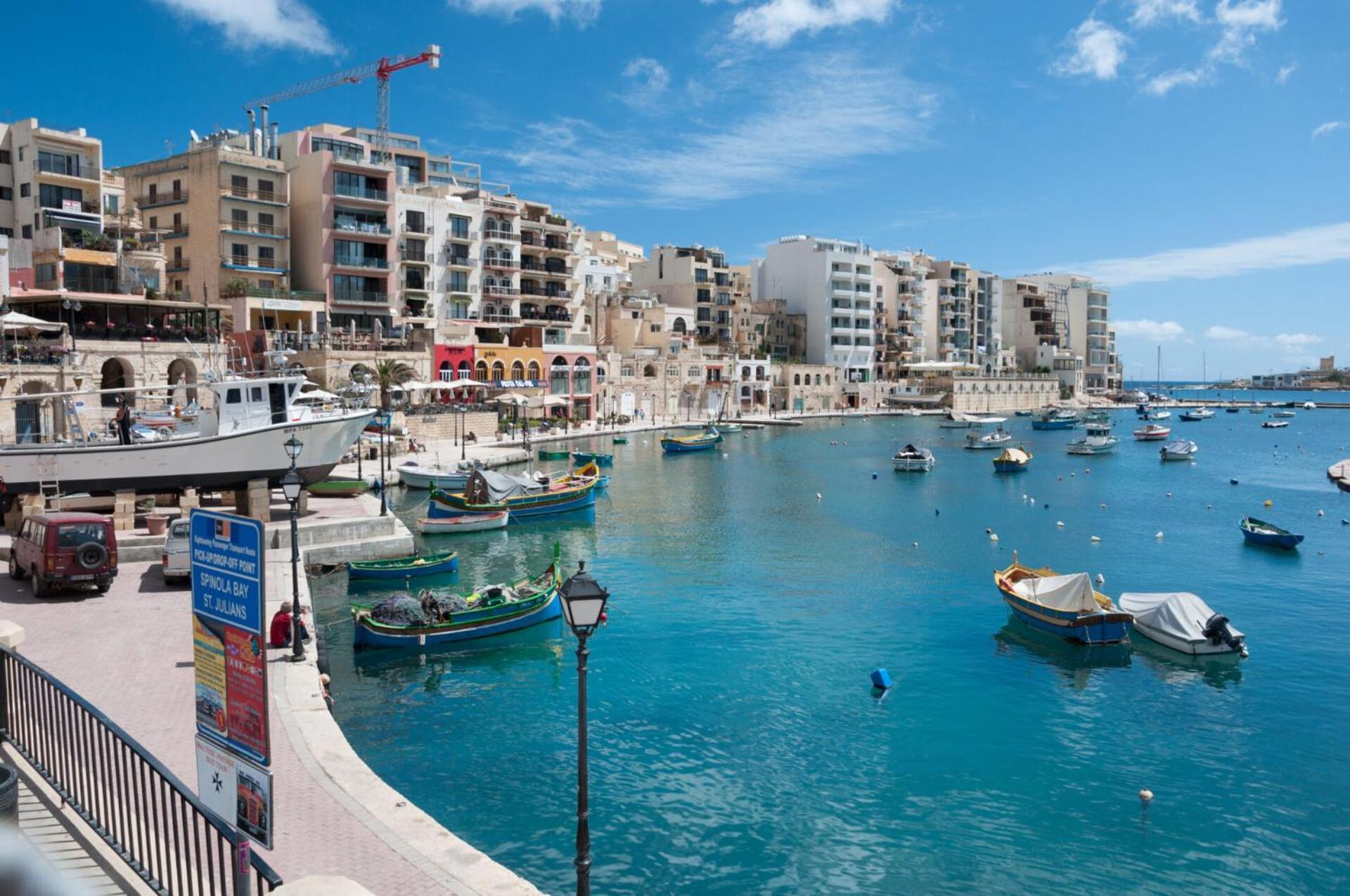 Premier Seafront Living: Ultra-luxury In *