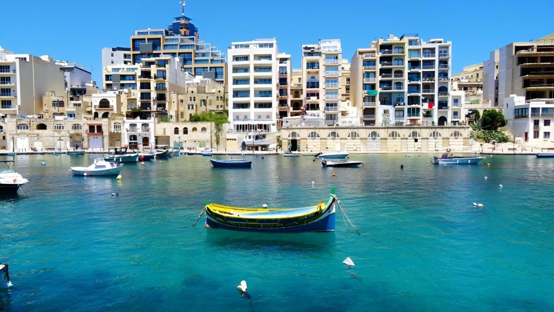 Premier Seafront Living: Ultra-luxury In