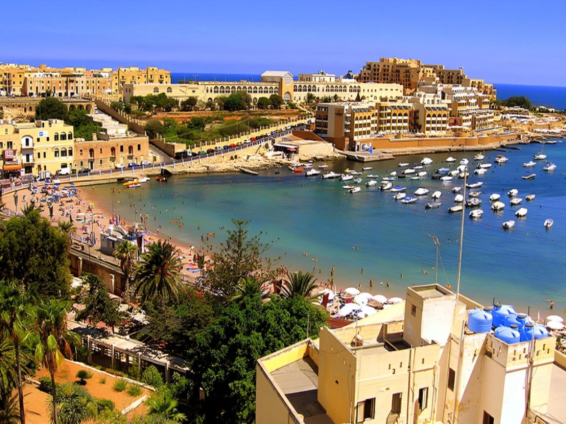 Premier Seafront Living: Ultra-luxury In Apartment *