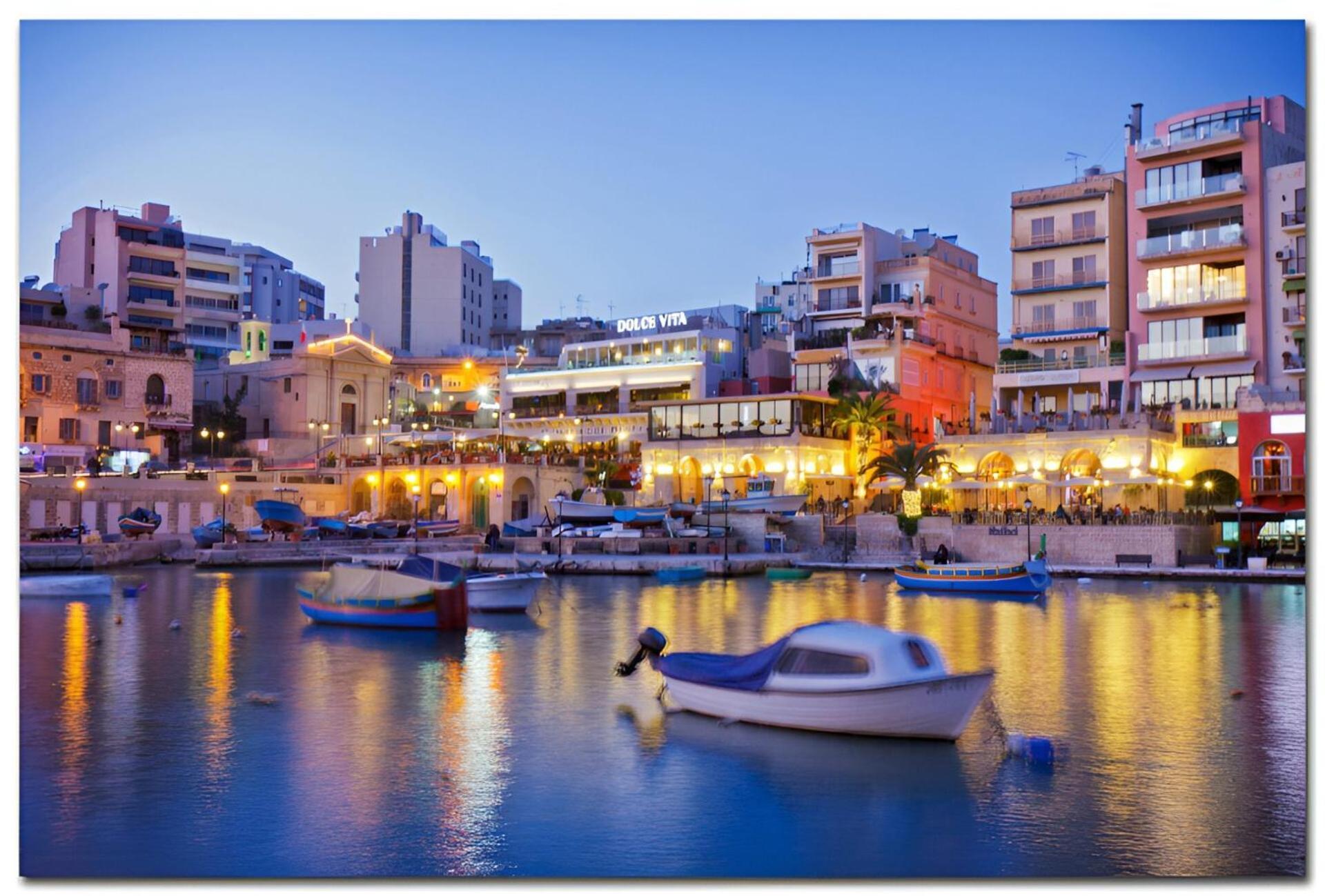 Premier Seafront Living: Ultra-luxury In