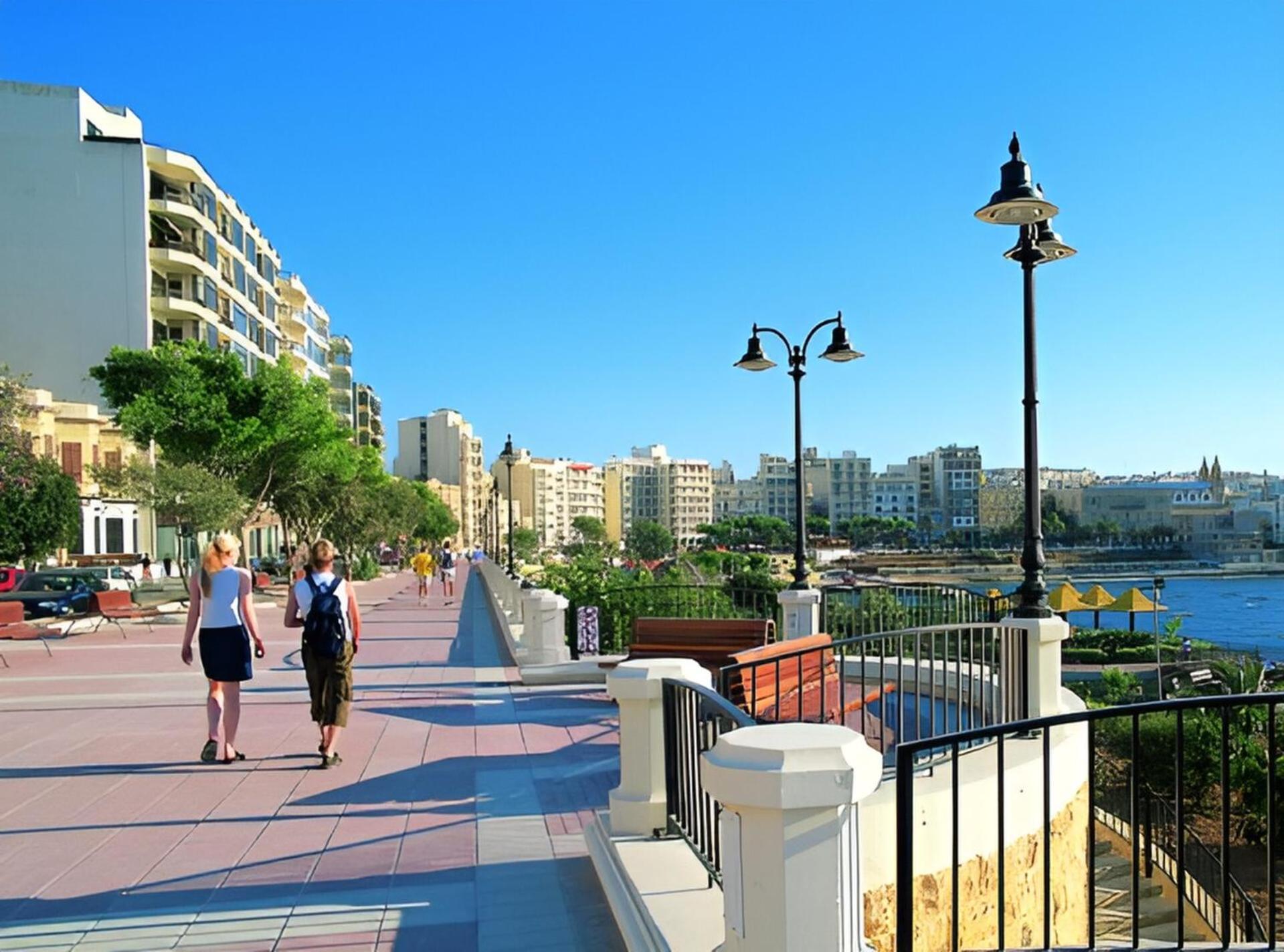 Premier Seafront Living: Ultra-luxury In *