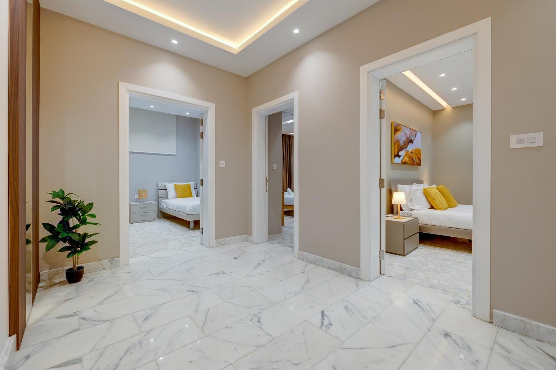 Premier Seafront Living: Ultra-luxury In Apartment *