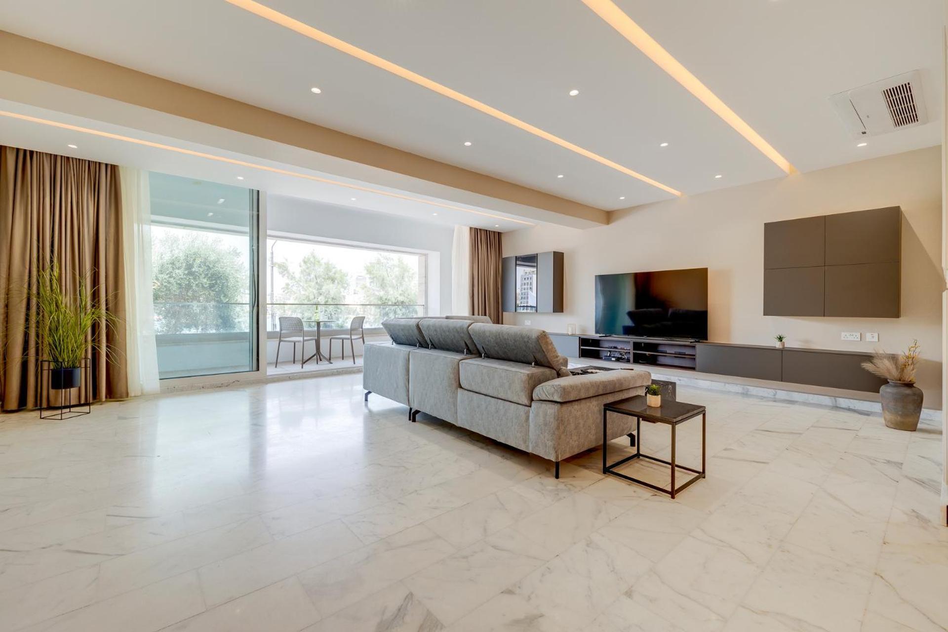 Premier Seafront Living: Ultra-luxury In *