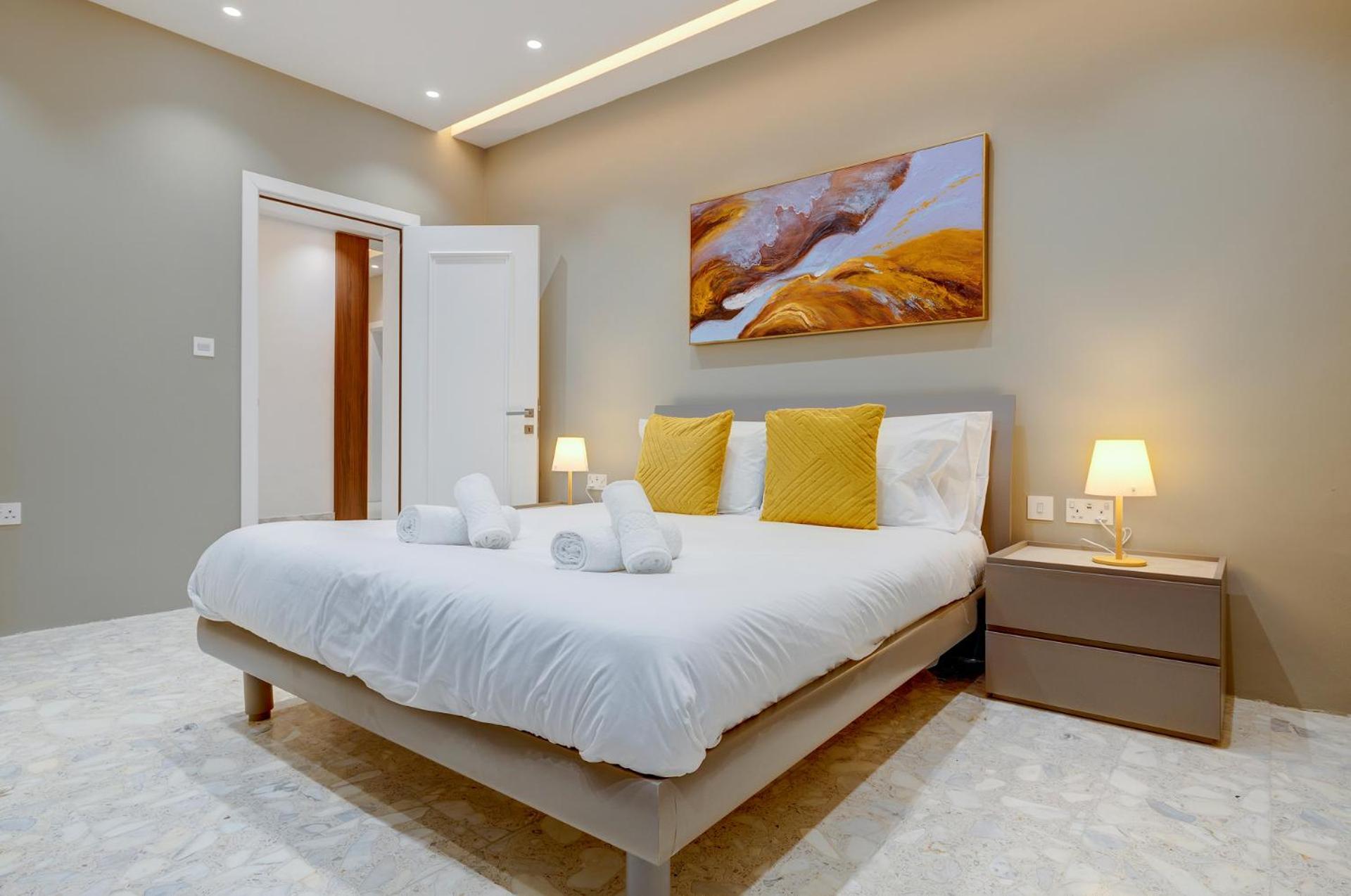Premier Seafront Living: Ultra-luxury In