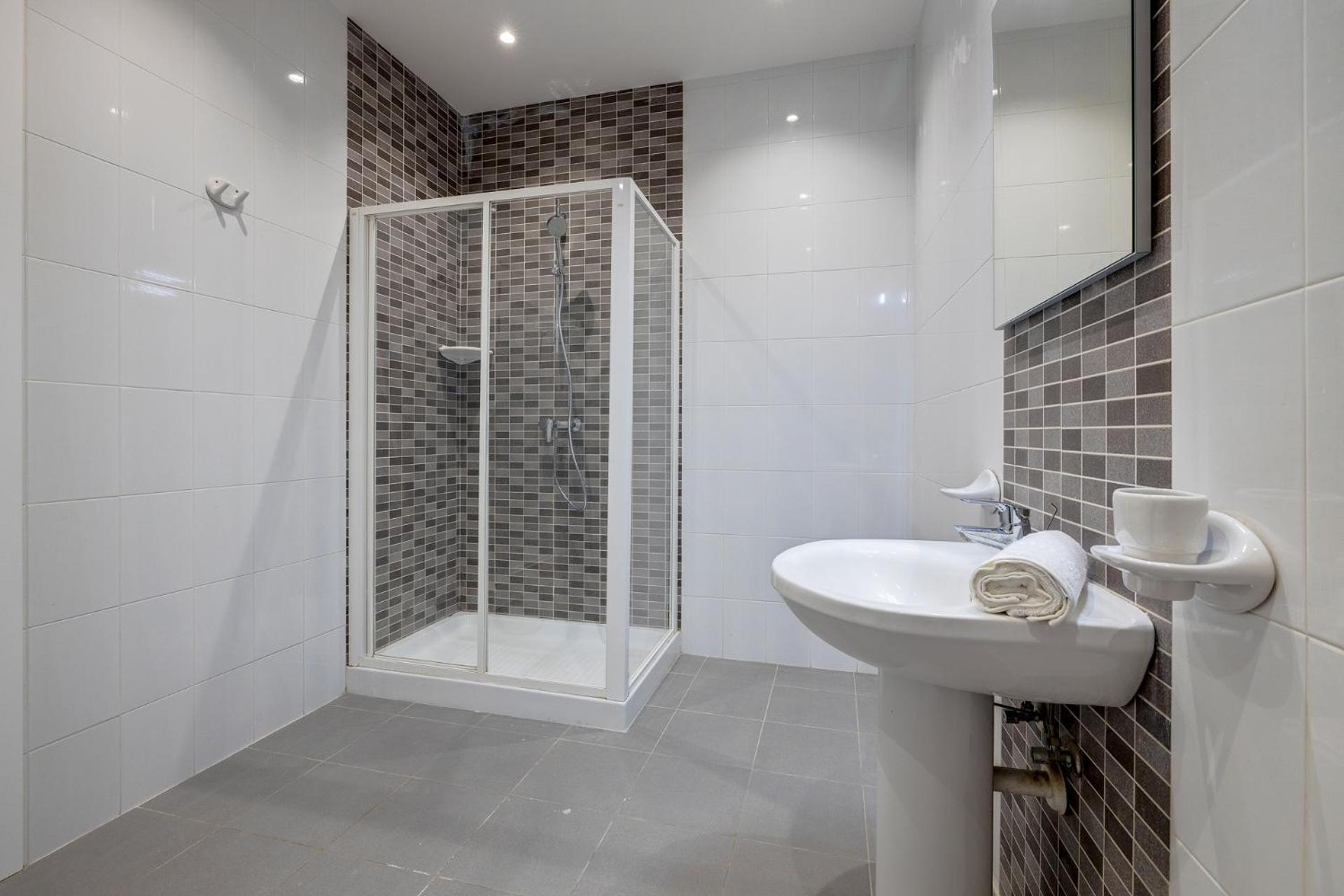 Premier Seafront Living: Ultra-luxury In *