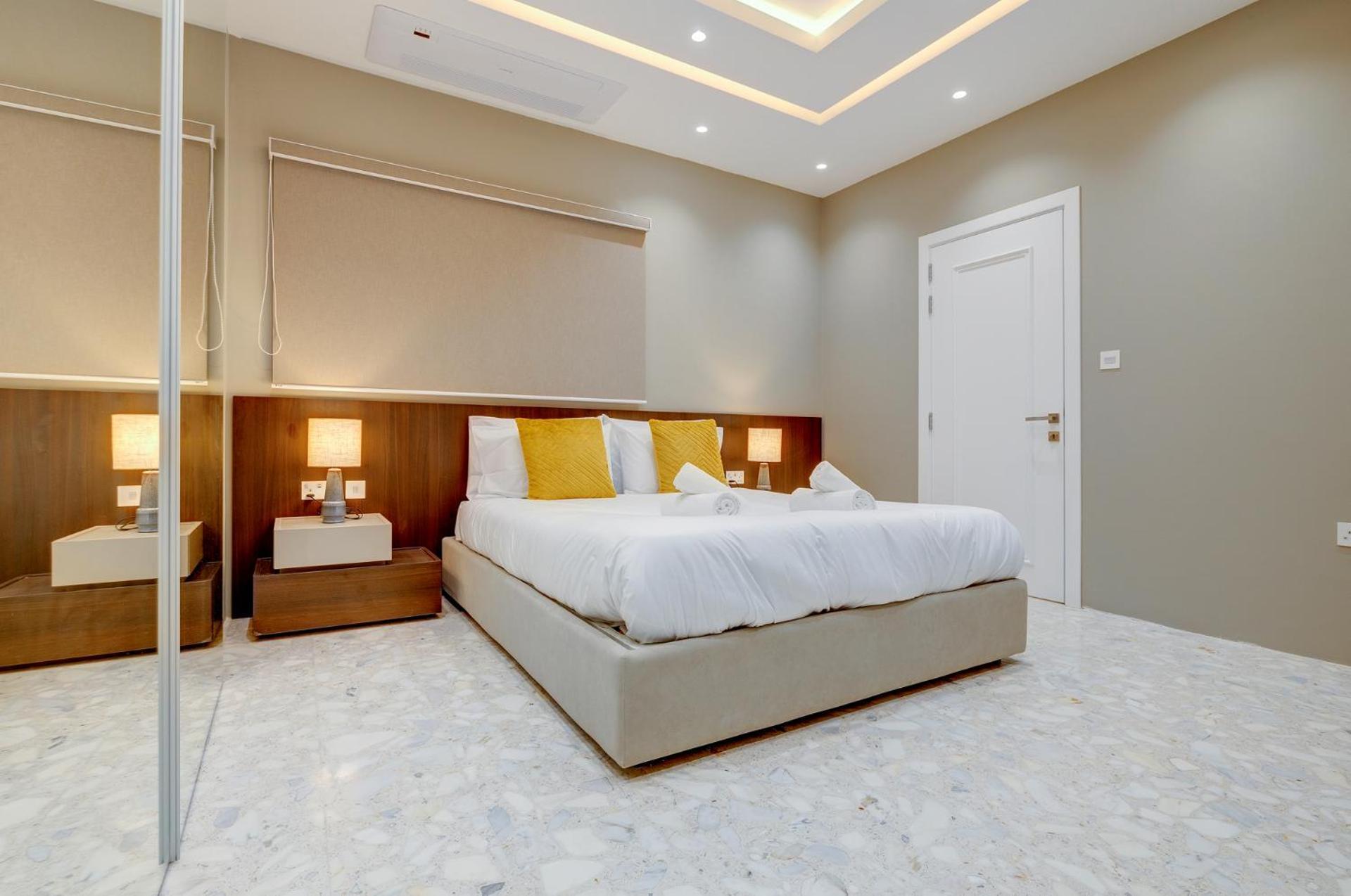 Premier Seafront Living: Ultra-luxury In Apartment