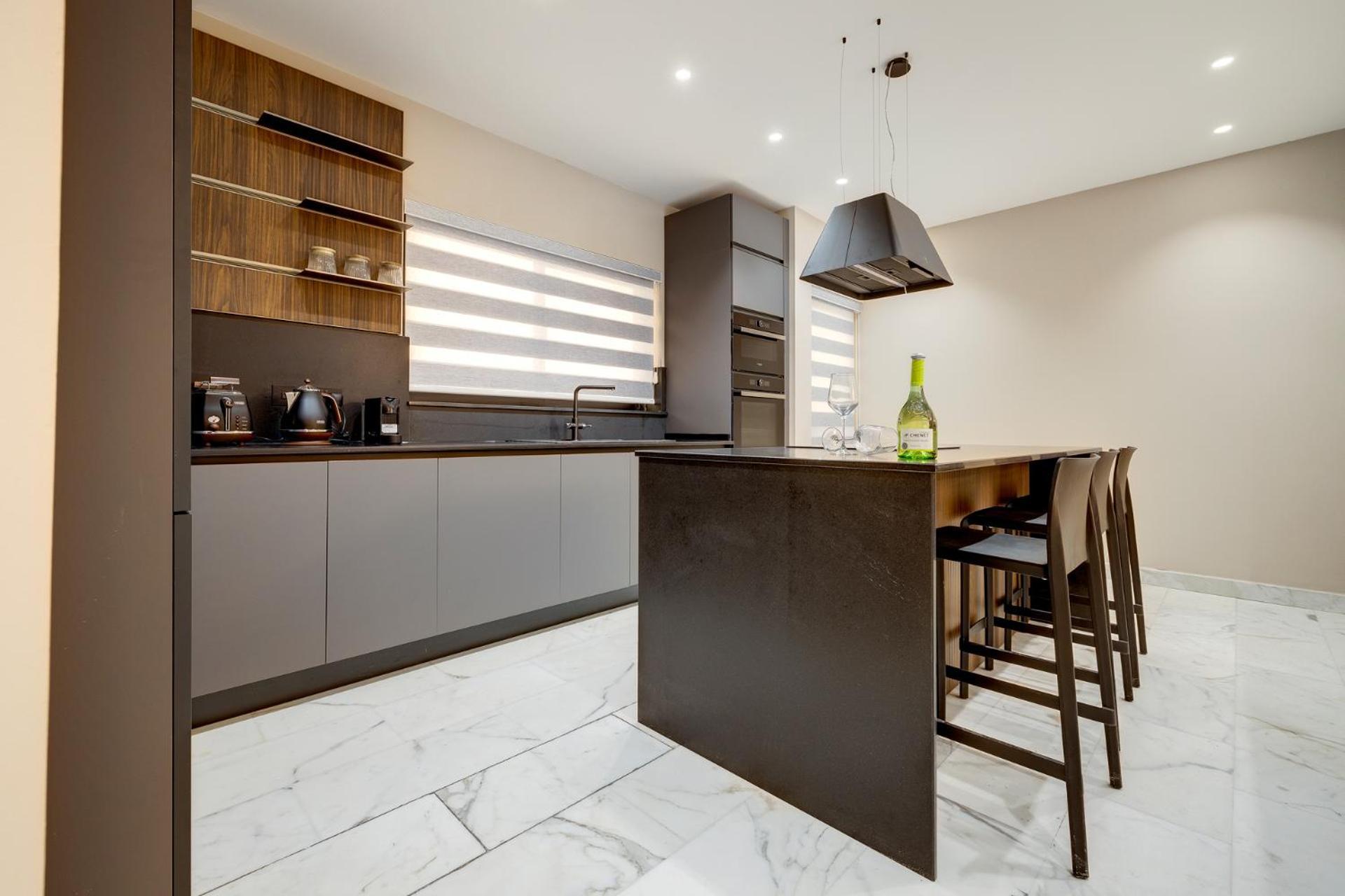 Premier Seafront Living: Ultra-luxury In Apartment *