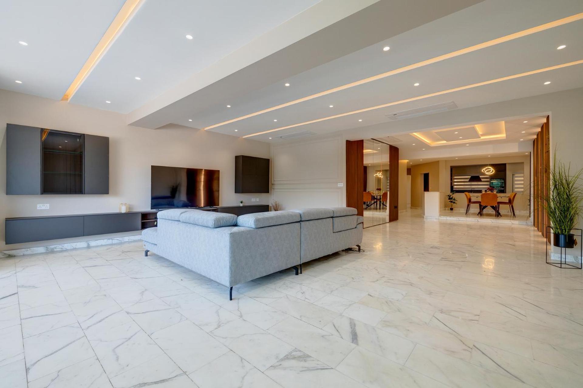Premier Seafront Living: Ultra-luxury In