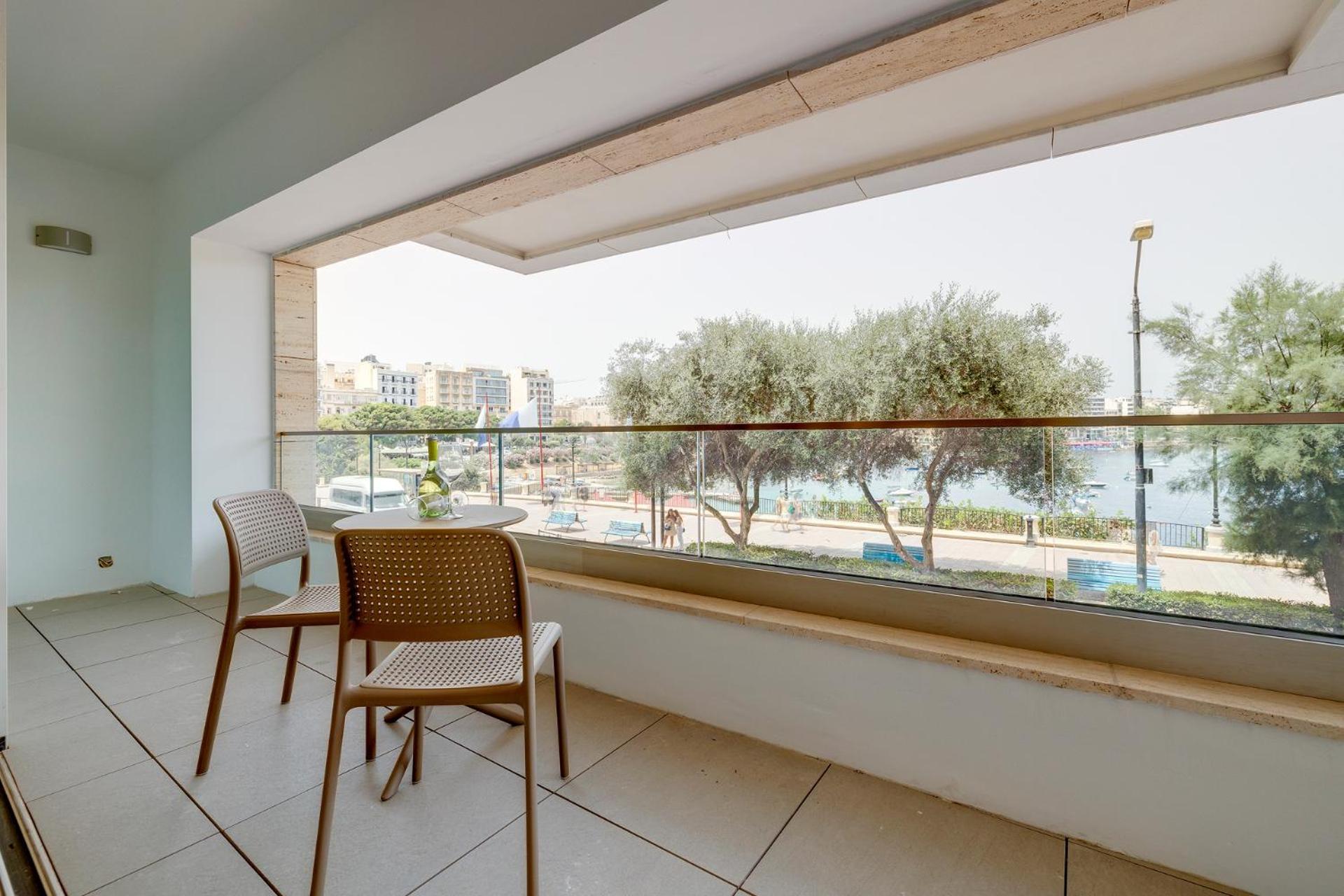 Premier Seafront Living: Ultra-luxury In