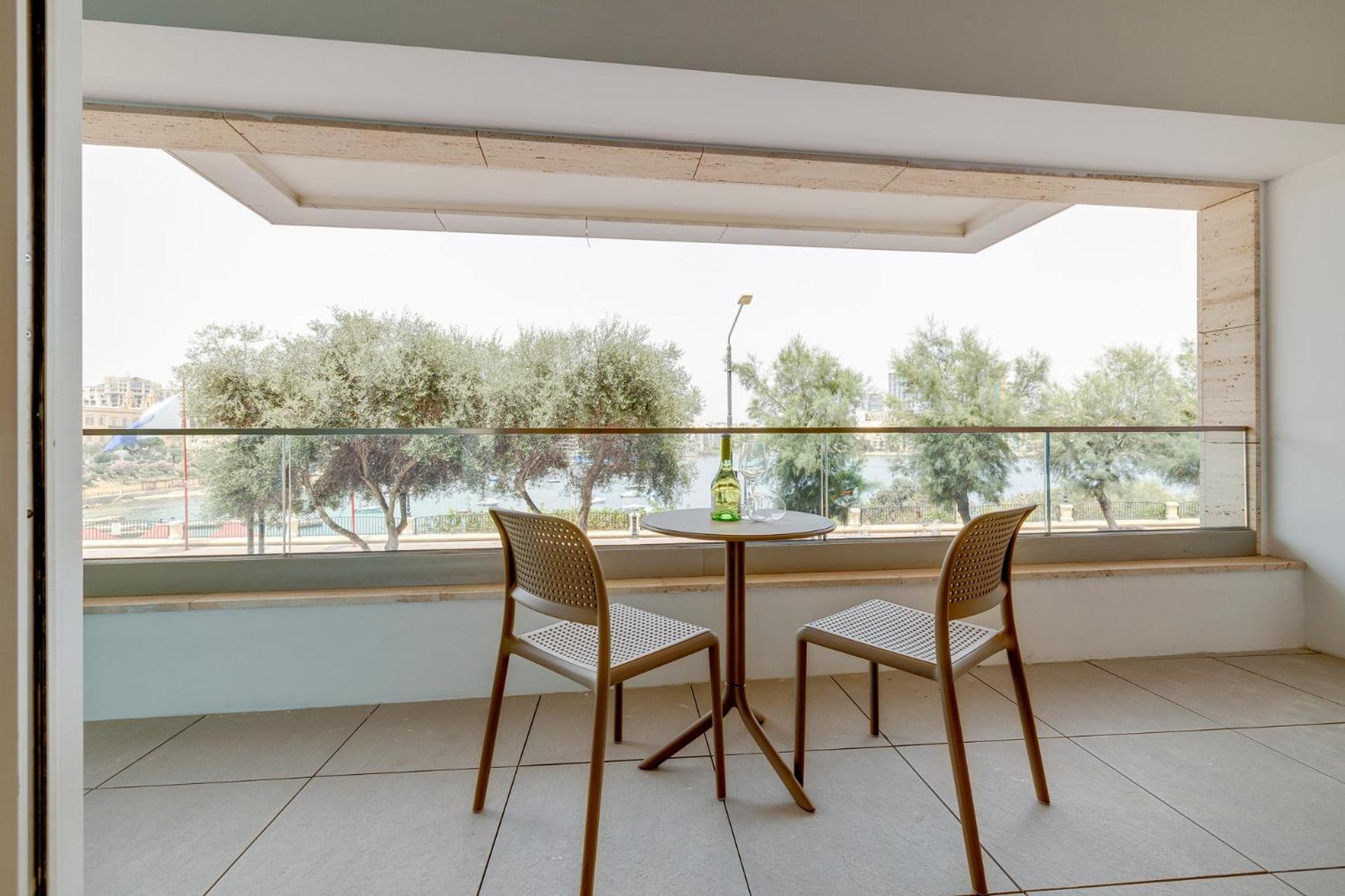 Premier Seafront Living: Ultra-luxury In Apartment